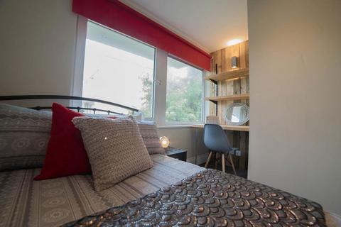 4 bedroom apartment to rent, Somers Road, Southsea PO5