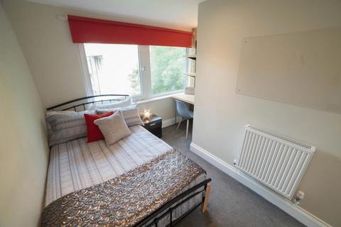 4 bedroom apartment to rent, Somers Road, Southsea PO5