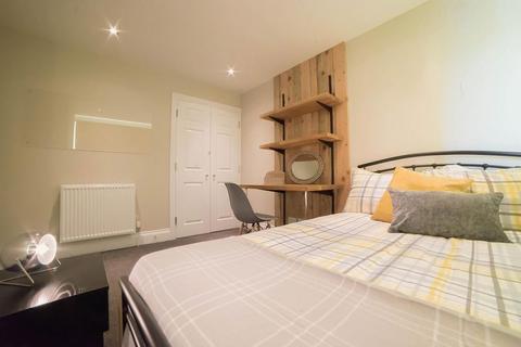 4 bedroom apartment to rent, Somers Road, Southsea PO5
