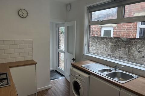 4 bedroom terraced house to rent, Delamere Road, Southsea PO4