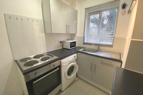 1 bedroom terraced house to rent, Webber Close, Elstree