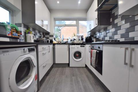 6 bedroom terraced house to rent, Swainstone Road, Reading, England
