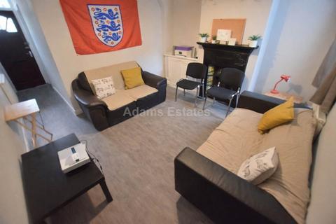 6 bedroom terraced house to rent, Swainstone Road, Reading, England