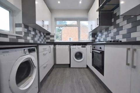 6 bedroom terraced house to rent, Swainstone Road, Reading, England