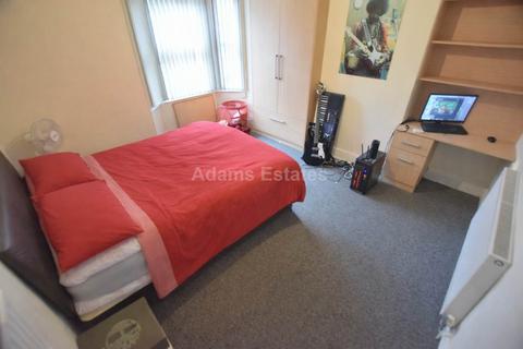 6 bedroom terraced house to rent, Swainstone Road, Reading, England