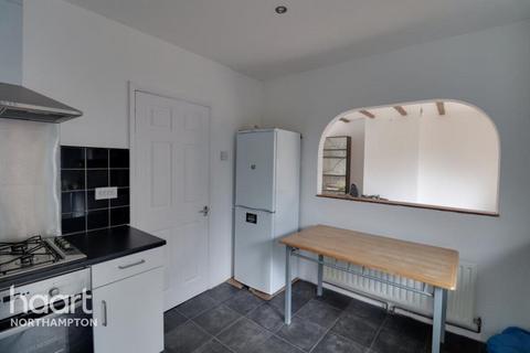 3 bedroom terraced house to rent, Dallington Road, Northampton