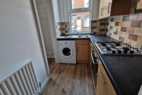 2 bedroom terraced house to rent, Harold View, Hyde Park, Leeds LS6 1PP