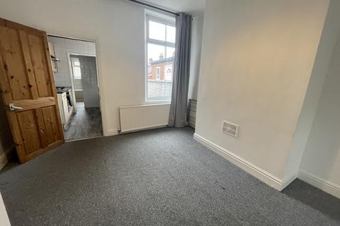 2 bedroom terraced house to rent, Chatham Street, Edgeley