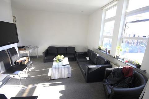 6 bedroom flat to rent, Brudenell Road, Hyde Park, LEEDS, LS6