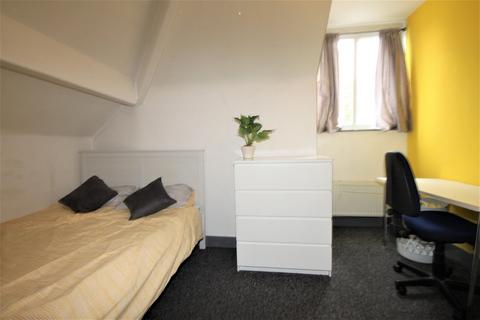 6 bedroom flat to rent, Brudenell Road, Hyde Park, LEEDS, LS6