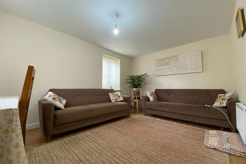 3 bedroom semi-detached house to rent, Stillington Crescent, Leicester LE5