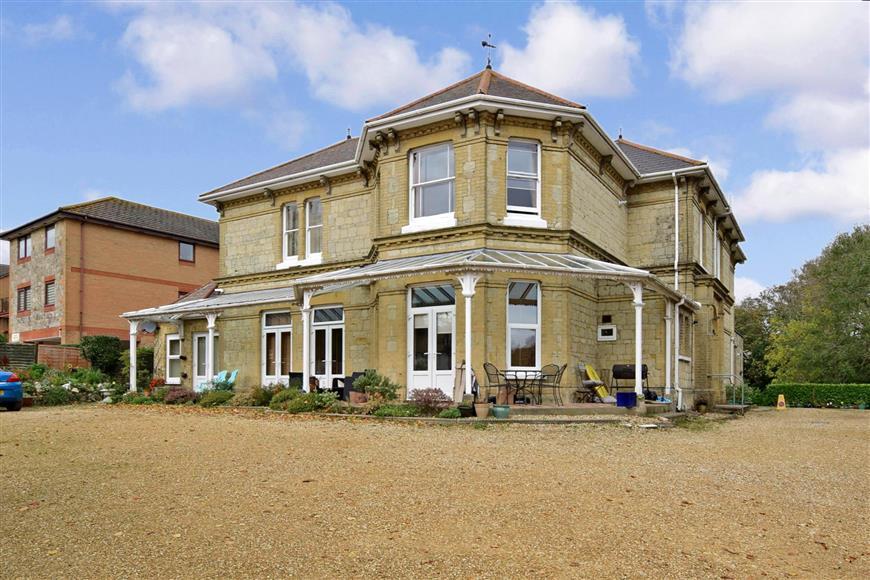 Victoria Avenue, Shanklin, Isle of Wight 2 bed ground floor flat £155,000