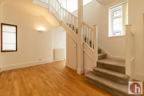 5 bedroom semi-detached house to rent, Hodford Road, Golders Green