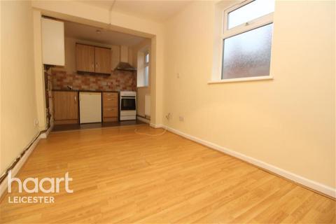 Studio to rent, Merton Avenue