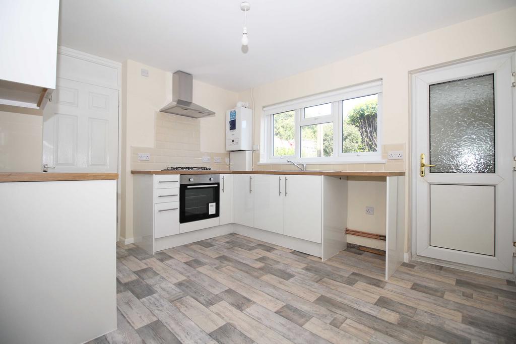 St. Johns Road, Tonyrefail, CF39 8LH 2 bed apartment to rent £595 pcm