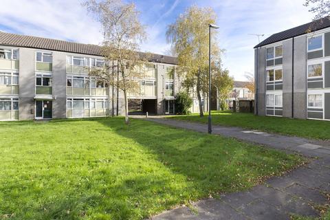 1 bedroom flat to rent, Furnace Green, Crawley