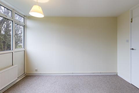 1 bedroom flat to rent, Furnace Green, Crawley