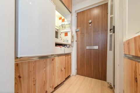 Studio to rent, Buckingham Gate, London, SW1E