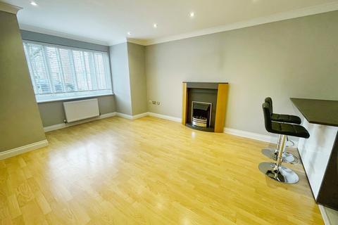 2 bedroom flat to rent, Devonshire Road, Broadheath, Altrincham, Greater Manchester, WA14