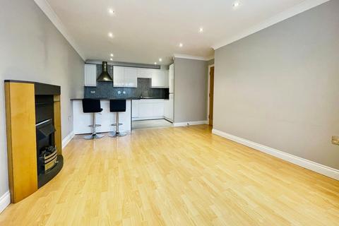 2 bedroom flat to rent, Devonshire Road, Broadheath, Altrincham, Greater Manchester, WA14