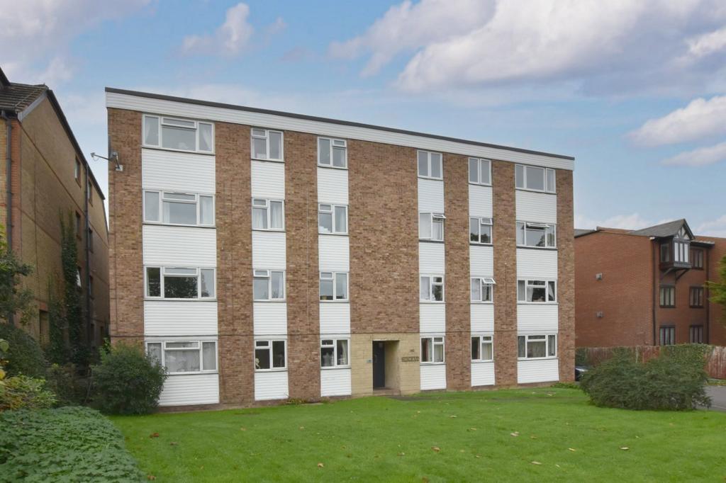 Burnt Ash Hill, Lee, London, SE12 2 bed apartment £299,900