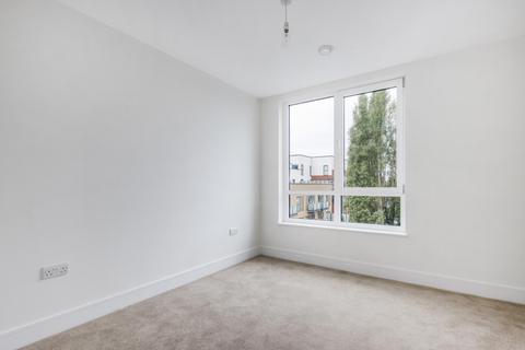 2 bedroom flat to rent, Coombe Lane, Raynes Park