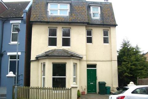 2 bedroom flat to rent, Nelson Road, Hastings