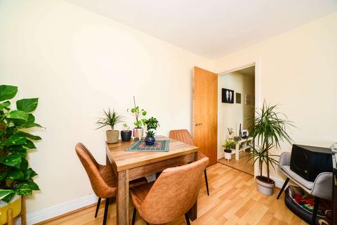 2 bedroom flat to rent, St Davids Square, Isle Of Dogs, London