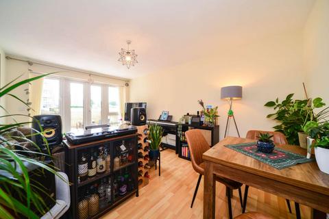 2 bedroom flat to rent, St Davids Square, Isle Of Dogs, London