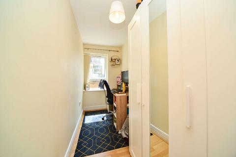 2 bedroom flat to rent, St Davids Square, Isle Of Dogs, London