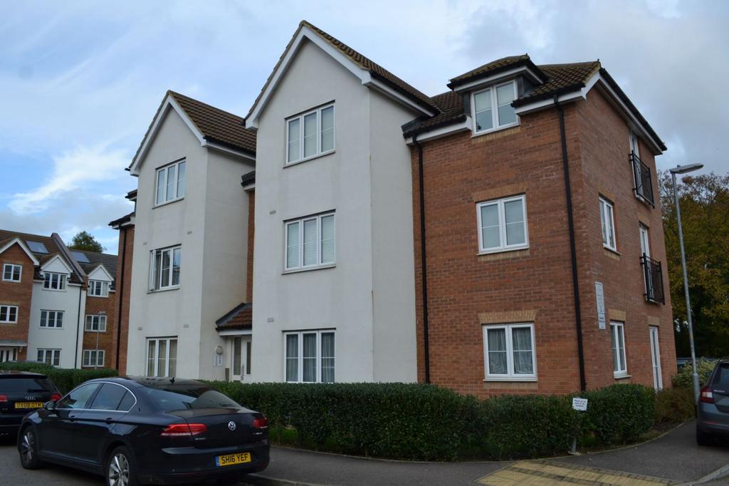 Underwood House, Gregory Gardens, Northampton NN3 2BF 2 bed flat £135,000