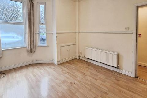 4 bedroom end of terrace house to rent, Coronation Street, Salford, Greater Manchester, M5