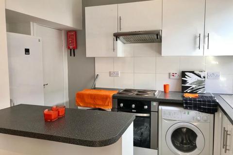 3 bedroom end of terrace house to rent, Granby Place, Leeds LS6