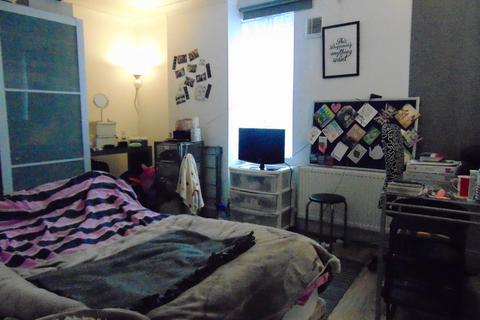 3 bedroom ground floor flat to rent, Milton Road