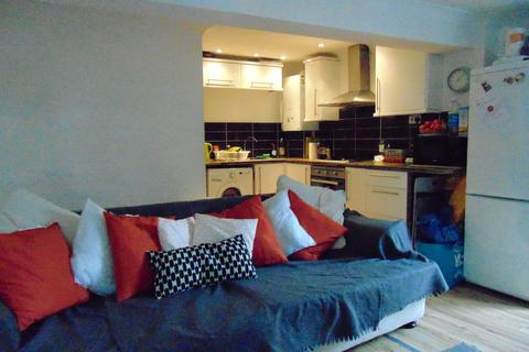 3 bedroom ground floor flat to rent, Milton Road