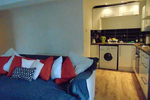 3 bedroom ground floor flat to rent, Milton Road
