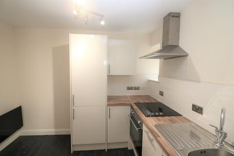 2 bedroom apartment to rent, High Street, The George Hotel