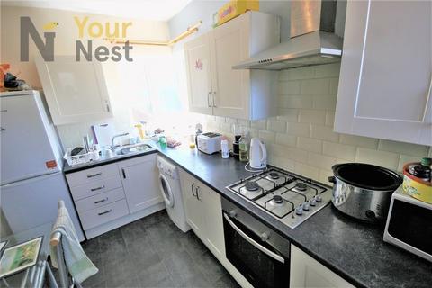4 bedroom semi-detached house to rent, St Chads Drive, Headingley, LS6 3PZ