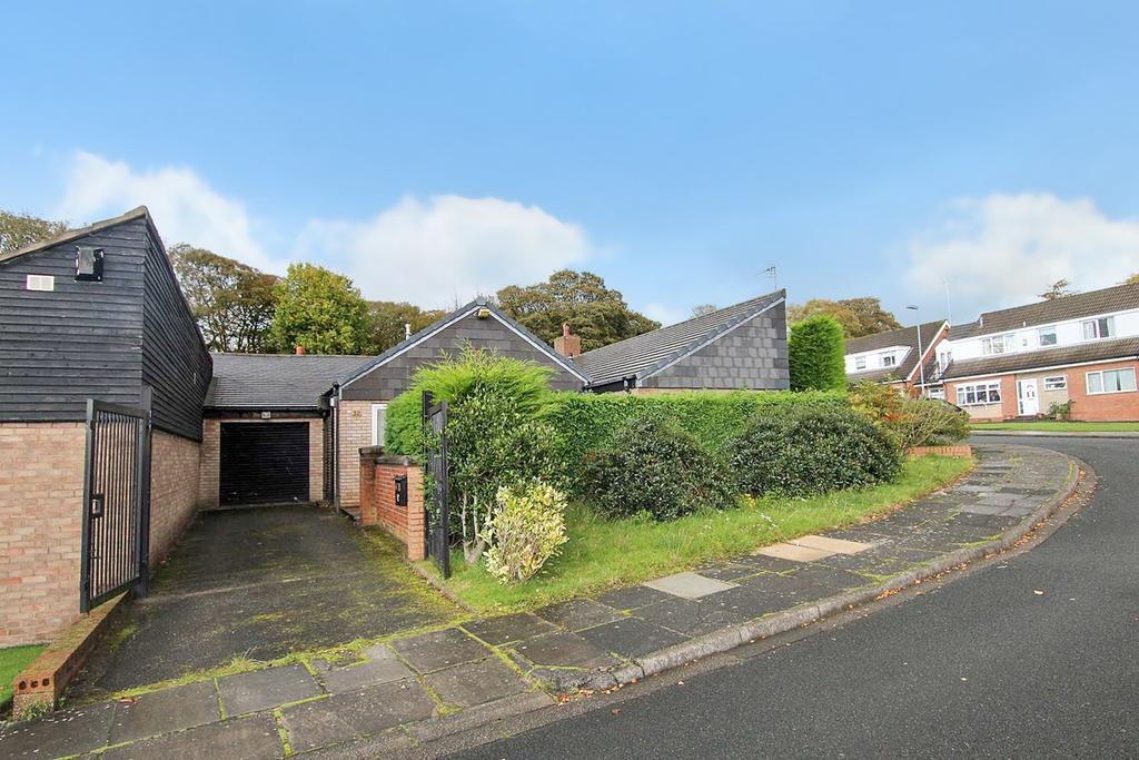 Eccleston Gardens, St Helens, WA10 3 bed detached bungalow £290,000
