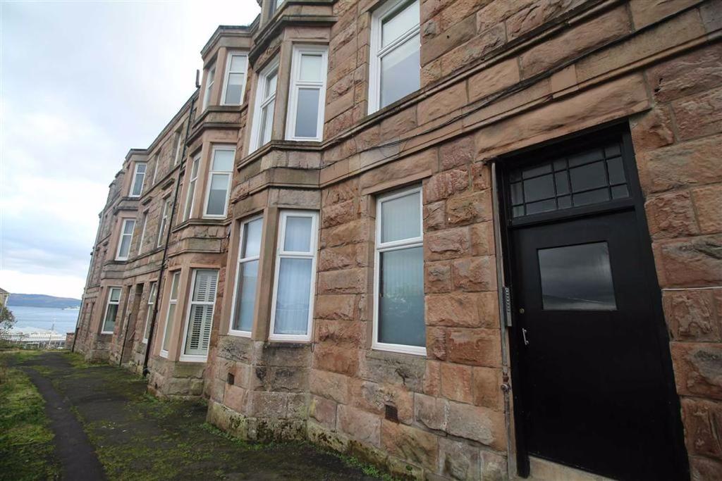 Castle Gardens, Gourock 2 bed flat £95,000