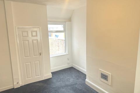 2 bedroom terraced house to rent, Stovell Road, Moston