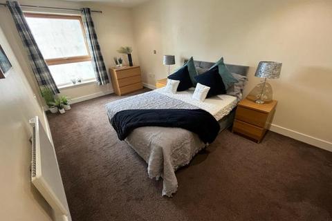 2 bedroom flat to rent, Mackenzie House, Leeds LS10
