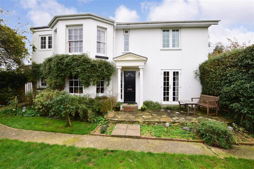 Staplers Road, Newport, Isle of Wight 3 bed detached house £395,000