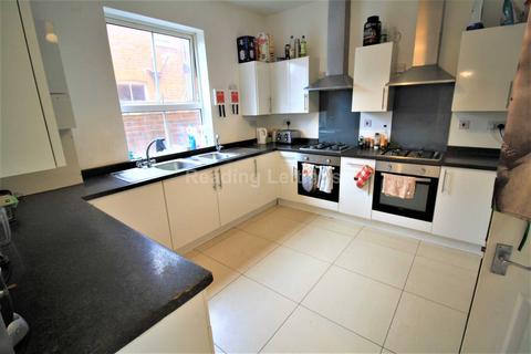 8 bedroom house to rent - Erleigh Road, Reading