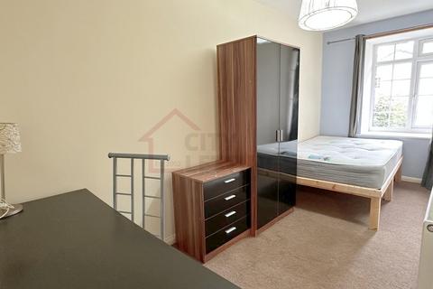 5 bedroom townhouse to rent, Bluecoat Close