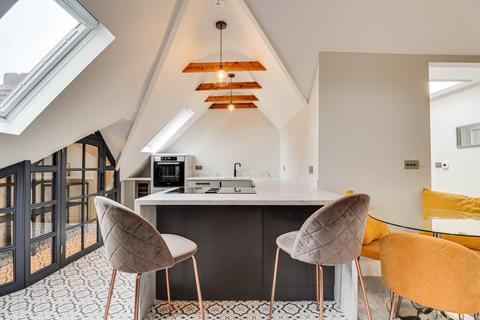 2 bedroom apartment for sale, Kirkwick Avenue, Harpenden, Hertfordshire, AL5