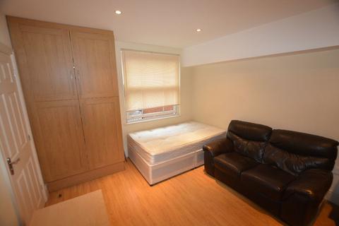 Studio to rent, Flat , The Old Doctors House,  Carlton Road, Worksop