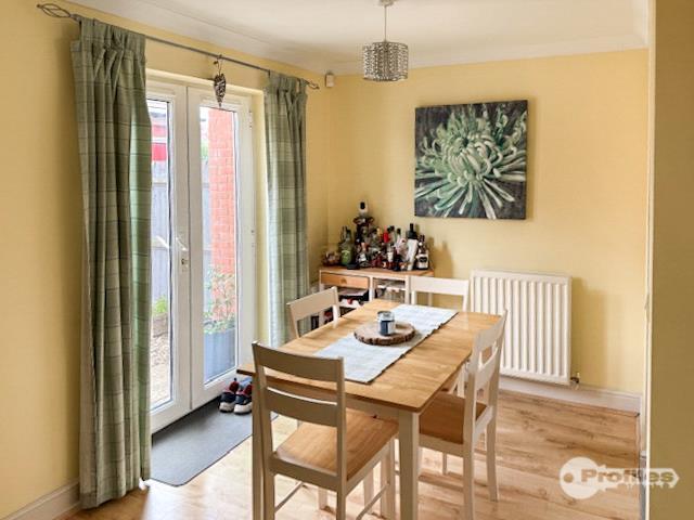 DINING ROOM.jpg