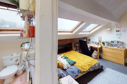 2 bedroom flat to rent, Blenheim Terrace, University, Leeds LS2 9HD