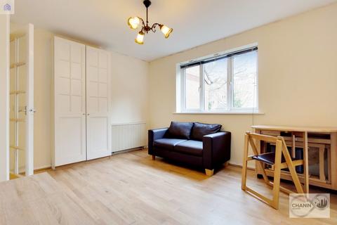 Studio to rent, Inwen Court, London SE8